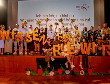 Gruppenfoto nach erfolgreicher Zertifizierung
